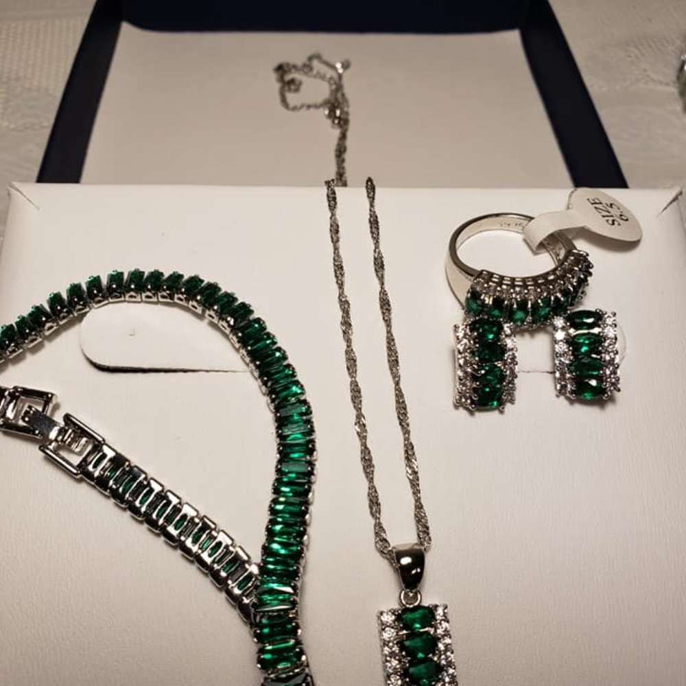 Green cubic zirconia silver necklace earrings ring